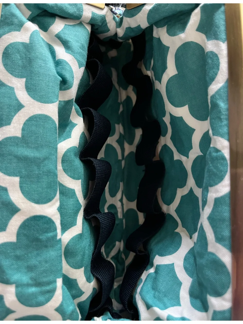NWOT Sew Grown Essential Oil Carrying Kisslock Clutch- Navy Multi